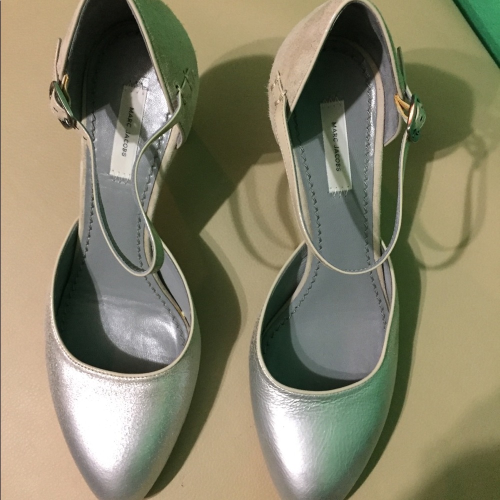 Authentic Marc Jacob Mary Jane silver shoe SZ 38.5 y2k